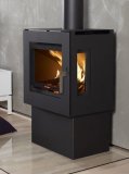 Kieto kuro krosnelė WESTFIRE UNIQ 23 (pjedestalas, šoninis stiklas) 6,1 kW